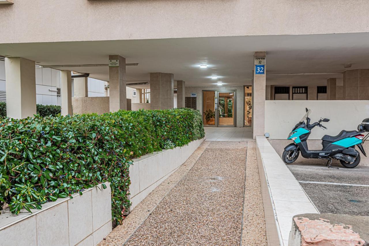 City Center Family Relax Apartment Нетания Экстерьер фото