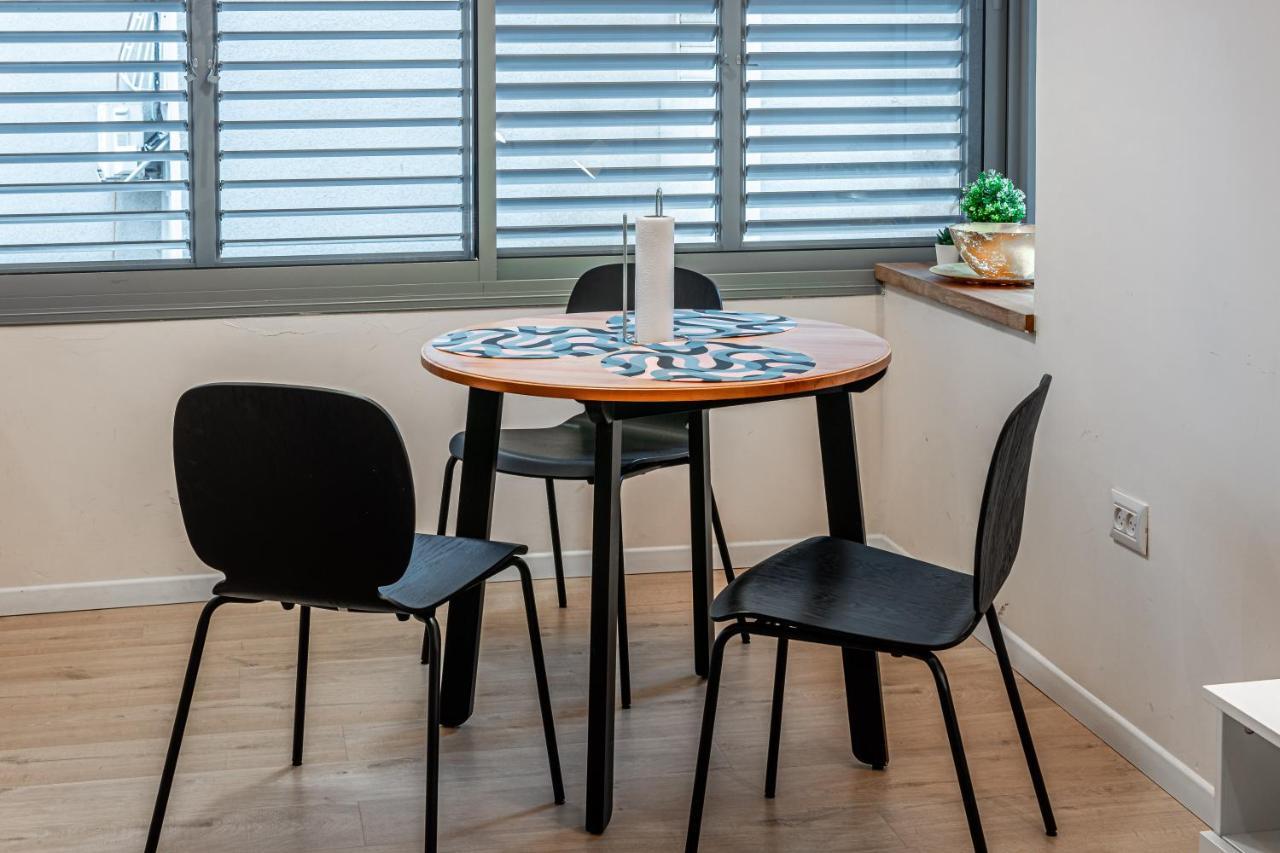 City Center Family Relax Apartment Нетания Экстерьер фото